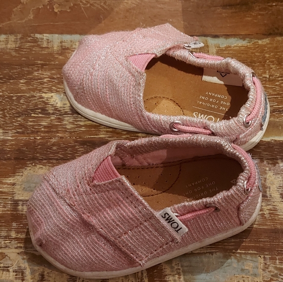 Baby TOMS Size 4T - Picture 3 of 6